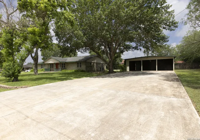 Photo 3 of Single family home for sale at 601 Poplar St, Jourdanton, TX 78026 | MLS# 1999926 | Listing updated on 2026-07-24