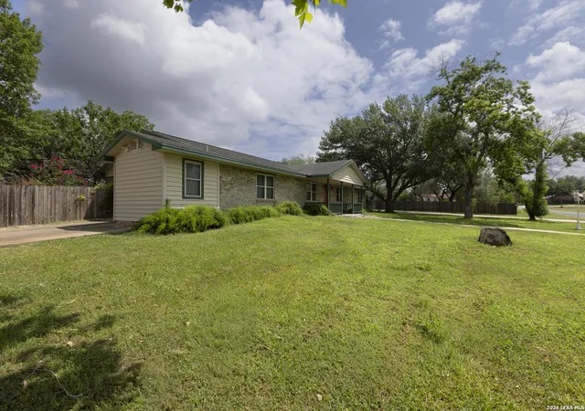 Photo 3 of Single family home for sale at 601 Poplar St, Jourdanton, TX 78026 | MLS# 1999926 | Listing updated on 2026-07-24