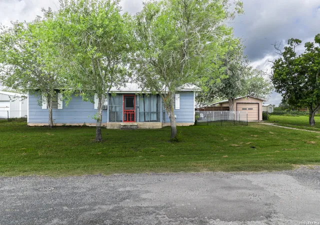 Homes for sale in Falls City, TX | 609 N Rosalie St, Falls City, TX 78113 | MLS# 1999929