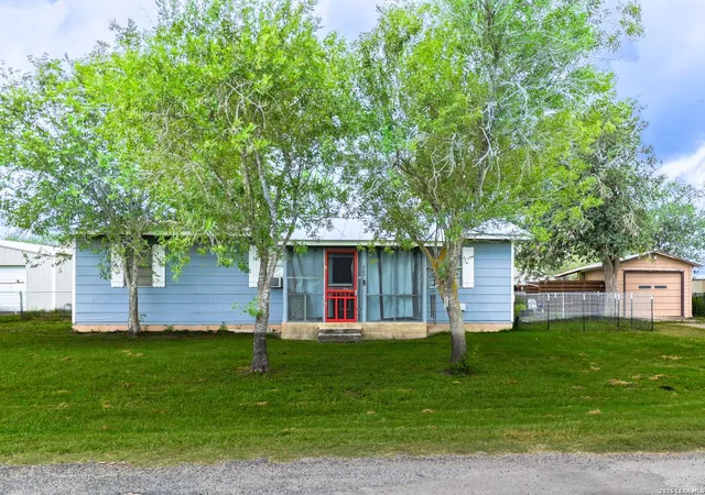 Photo 1 of Single family home for sale at 609 N Rosalie St, Falls City, TX 78113 | MLS# 1999929 | Listing updated on 2026-07-24