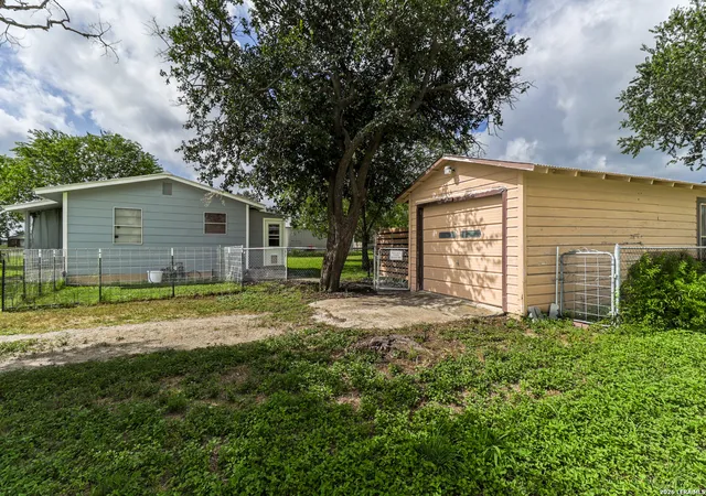 Homes for sale in Falls City, TX | 609 N Rosalie St, Falls City, TX 78113 | MLS# 1999929