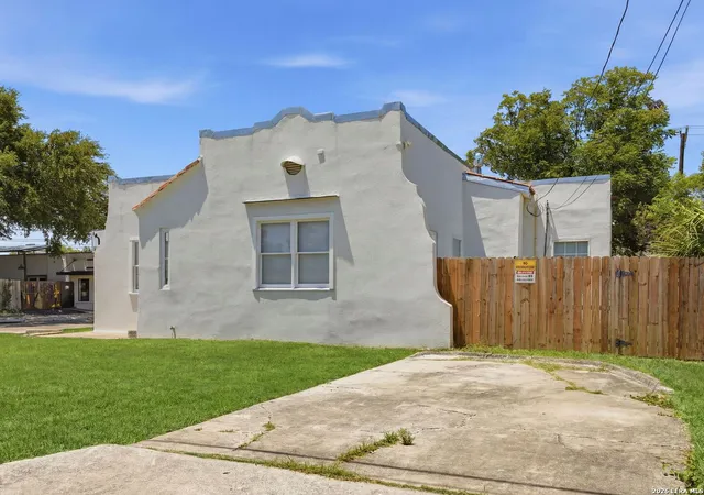 Photo 3 of Single family home for sale at 1601 Fulton Avenue, San Antonio, TX 78201 | MLS# 1999941 | Listing updated on 2026-08-29