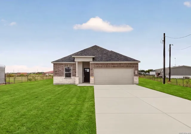 2nd image of 285 Medina Verde Dr, Natalia, TX 78059 | MLS# 1999950