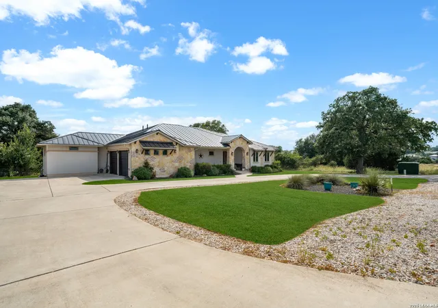Photo 3 of Single family home for sale at 555 Curvatura, New Braunfels, TX 78132 | MLS# 2000011 | Listing updated on 2026-09-16