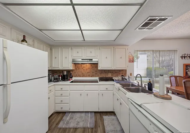 Listing Photo 5 - Condo for sale in building located at 3803 Barrington, San Antonio, TX 78217 - Unit #14A