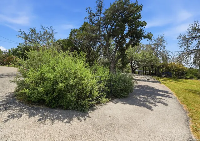 Photo 2 of Sale Pending at 1065 Ridge Oaks Dr, Boerne, TX 78006 | MLS# 2000056 | Listing updated on 2026-08-19