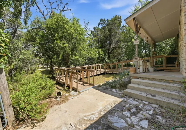 Photo 3 of Sale Pending at 1065 Ridge Oaks Dr, Boerne, TX 78006 | MLS# 2000056 | Listing updated on 2026-08-19