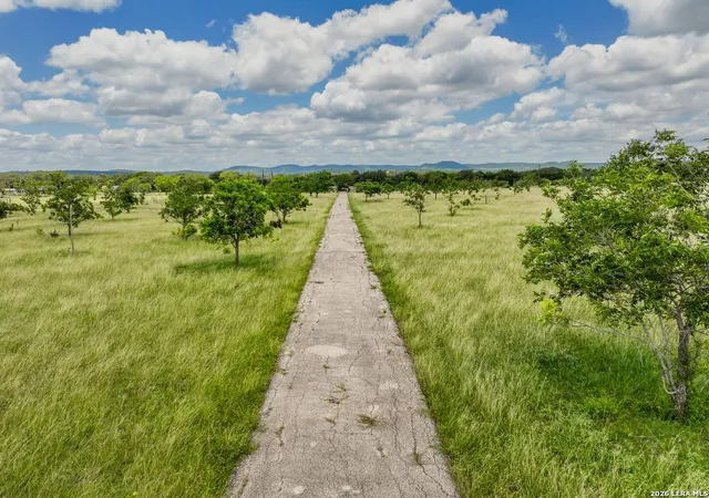 18th image of 292 Old Loop 173, Bandera, TX 78003 | MLS# 2000092