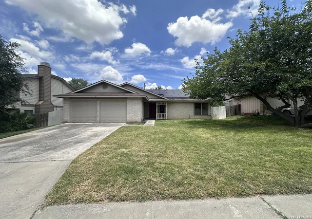 Photo 1 of Sale Pending at 16442 Ross Oak St, San Antonio, TX 78247 | MLS# 2000118 | Listing updated on 2026-09-16