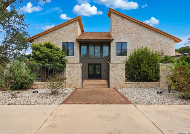 Photo 3 of Sale Pending at 2934 Scattered Oaks St, San Antonio, TX 78232 | MLS# 2000124 | Listing updated on 2026-09-09
