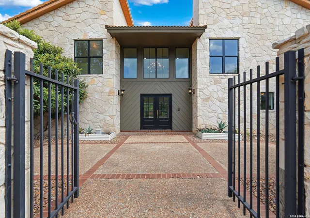Photo 4 of Sale Pending at 2934 Scattered Oaks St, San Antonio, TX 78232 | MLS# 2000124 | Listing updated on 2026-09-09