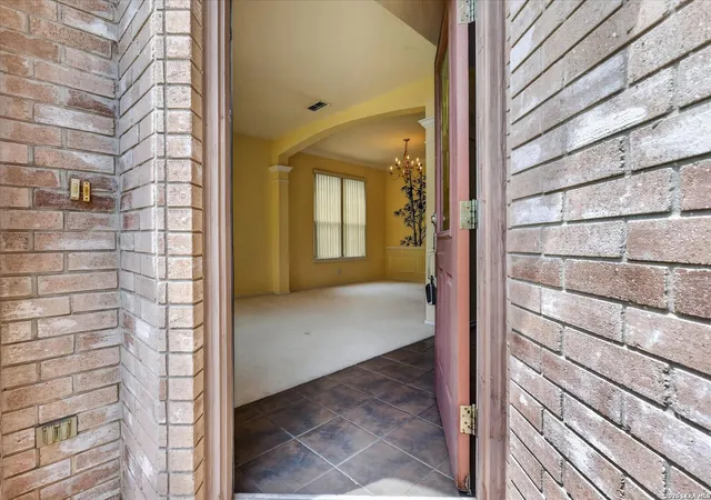 Photo 4 of Single family home for sale at 16635 Raven Glenn, San Antonio, TX 78248 | MLS# 2000153 | Listing updated on 2026-08-10