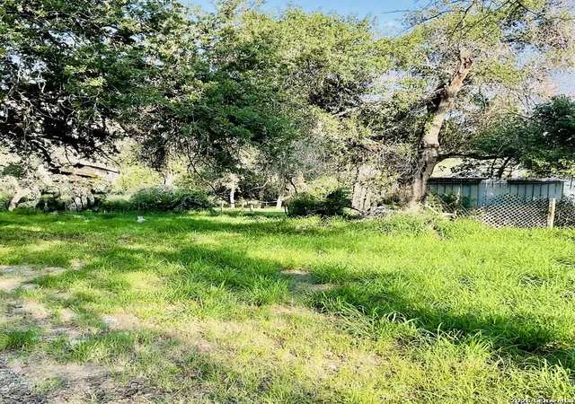 3rd image of 127 Little Creek Dr, Floresville, TX 78114 | MLS# 2000164