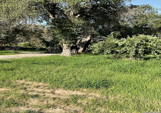 5th image of 127 Little Creek Dr, Floresville, TX 78114 | MLS# 2000164
