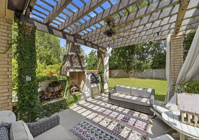 Photo 3 of Sale Pending at 257 Las Brisas Blvd, Seguin, TX 78155 | MLS# 2000167 | Listing updated on 2026-09-11