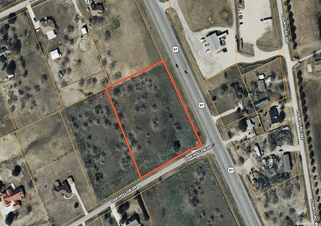 2nd image of 100 Oak Hollow Dr, La Vernia, TX 78121 | MLS# 2000195