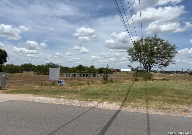 8th image of 100 Oak Hollow Dr, La Vernia, TX 78121 | MLS# 2000195