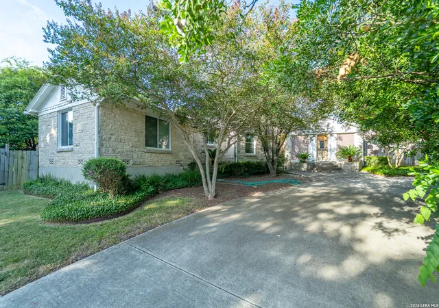 Photo 3 of Sale Pending at 112 Tuttle Rd, Terrell Hills, TX 78209 | MLS# 2000217 | Listing updated on 2026-09-03