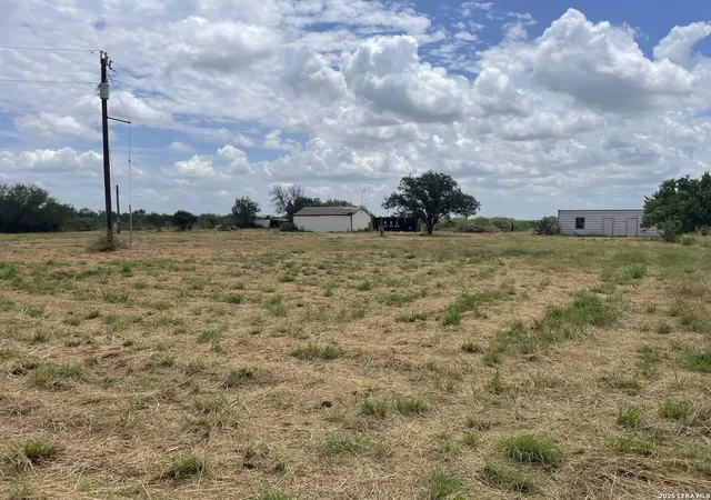 15th image of 165 County Road 307, Jourdanton, TX 78026 | MLS# 2000244