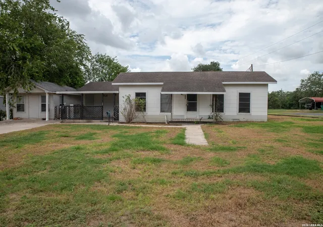 Photo 1 of Single family home for sale at 200 N Irvin St, Falls City, TX 78113 | MLS# 2000246 | Listing updated on 2026-07-25