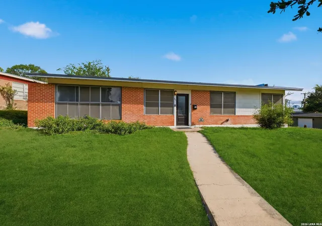Photo 2 of Sale Pending at 347 E Crestline Dr, San Antonio, TX 78201 | MLS# 2000248 | Listing updated on 2026-09-08