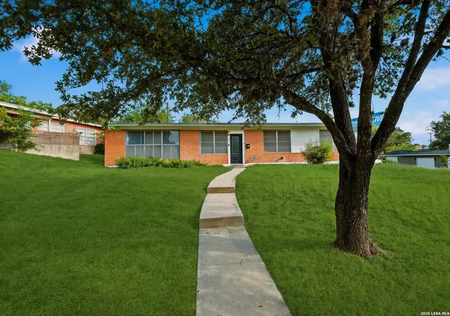 Photo 3 of Sale Pending at 347 E Crestline Dr, San Antonio, TX 78201 | MLS# 2000248 | Listing updated on 2026-09-08