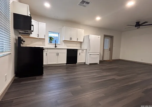 4th image of 505 N Heideke, Seguin, TX 78155 | MLS# 2000250