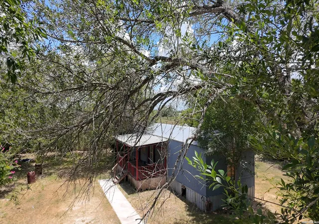 Photo 4 of Sale Pending at 18490 La Gloria Rd, Elmendorf, TX 78112 | MLS# 2000268 | Listing updated on 2026-08-06