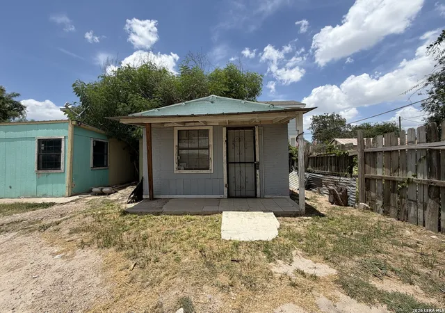 Photo 3 of Sale Pending at 267 Ford St, Eagle Pass, TX 78852 | MLS# 2000280 | Listing updated on 2026-08-04