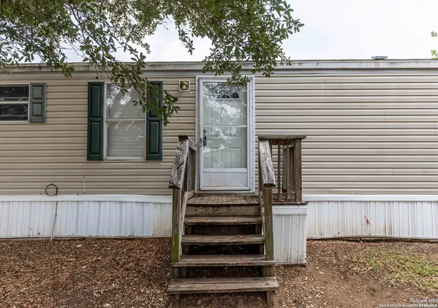Photo 3 of Single family home for sale at 101 Coconut Palm, Schertz, TX 78154 | MLS# 2000293 | Listing updated on 2026-07-14