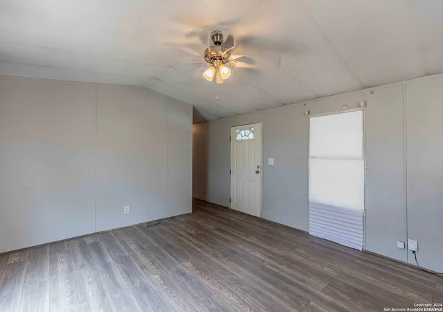 Photo 4 of Single family home for sale at 101 Coconut Palm, Schertz, TX 78154 | MLS# 2000293 | Listing updated on 2026-07-14