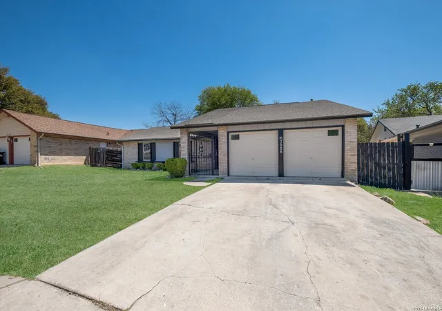 Photo 3 of Sale Pending at 7006 Autumn Chase St, San Antonio, TX 78238 | MLS# 2000314 | Listing updated on 2026-09-08