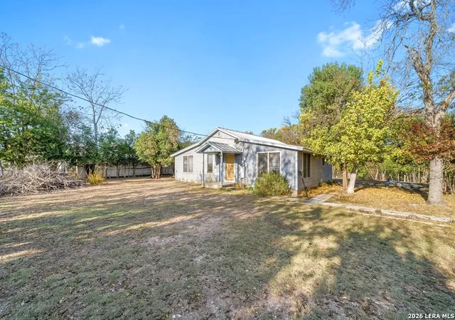 Photo 11 of Single family home for sale at 332 Powell Ave, Kerrville, TX 78028 | MLS# 2000329 | Listing updated on 2026-10-01
