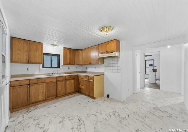 Photo 4 of Single family home for sale at 332 Powell Ave, Kerrville, TX 78028 | MLS# 2000329 | Listing updated on 2026-10-01