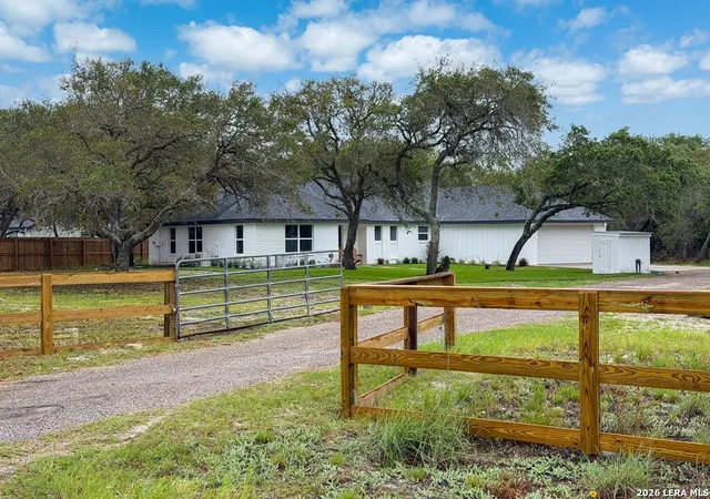 Photo 3 of Single family home for sale at 150 Wishert Rd, Rockport, TX 78382 | MLS# 2000342 | Listing updated on 2026-07-25