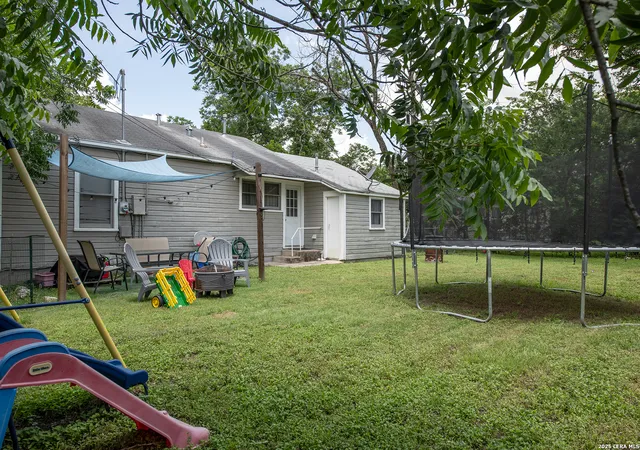 14th image of 503 Bruns, Seguin, TX 78155 | MLS# 2000346