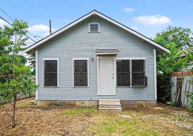 Photo 1 of Single family home for sale at 2035 S Trinity St, San Antonio, TX 78207 | MLS# 2000374 | Listing updated on 2026-09-08