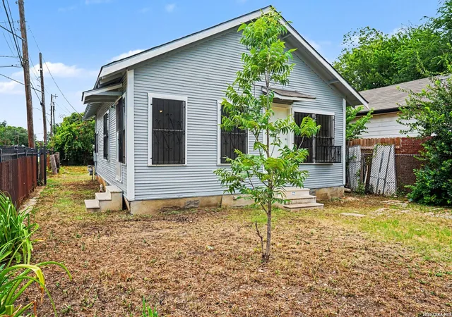 Photo 2 of Single family home for sale at 2035 S Trinity St, San Antonio, TX 78207 | MLS# 2000374 | Listing updated on 2026-09-08