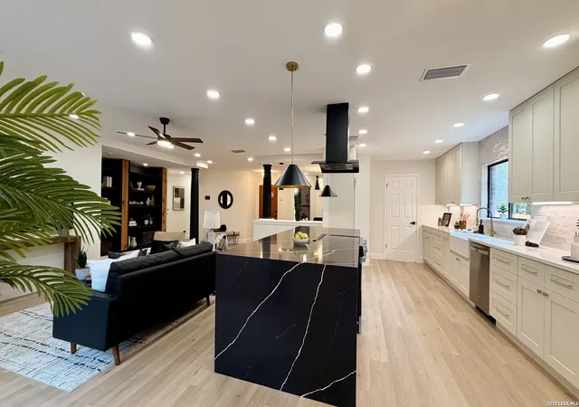 Photo 4 of Sale Pending at 1914 Rialto Way, San Antonio, TX 78230 | MLS# 2000380 | Listing updated on 2026-09-15