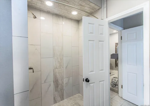 12th image of 8633 Datapoint #253, San Antonio, TX 78229 | MLS# 2000406