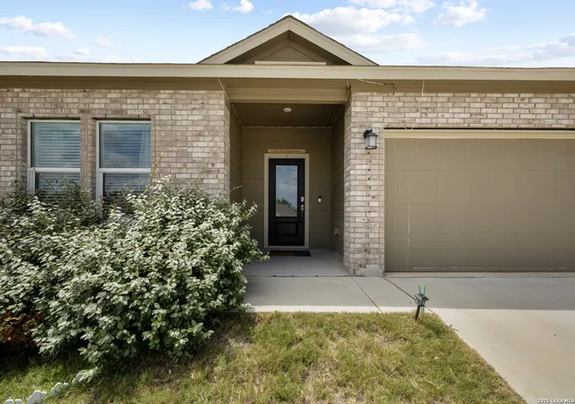 Photo 4 of Sale Pending at 5931 Draw Loop, Bulverde, TX 78163 | MLS# 2000412 | Listing updated on 2026-08-21