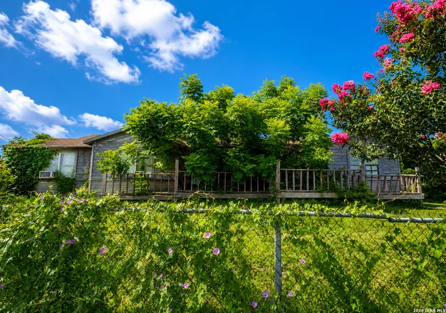 Photo 1 of Single family home for sale at 2106 E Southcross Blvd, San Antonio, TX 78223 | MLS# 2000417 | Listing updated on 2026-08-03