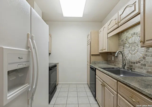 Photo 3 of Condo for sale at 1 Towers Park Ln #1607, San Antonio, TX 78209 | MLS# 2000433 | Listing updated on 2026-09-01