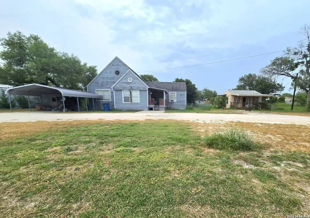 1st image of 207 Mcgloin St, Three Rivers, TX 78071 | MLS# 2000460