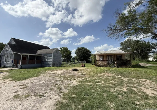 2nd image of 207 Mcgloin St, Three Rivers, TX 78071 | MLS# 2000460
