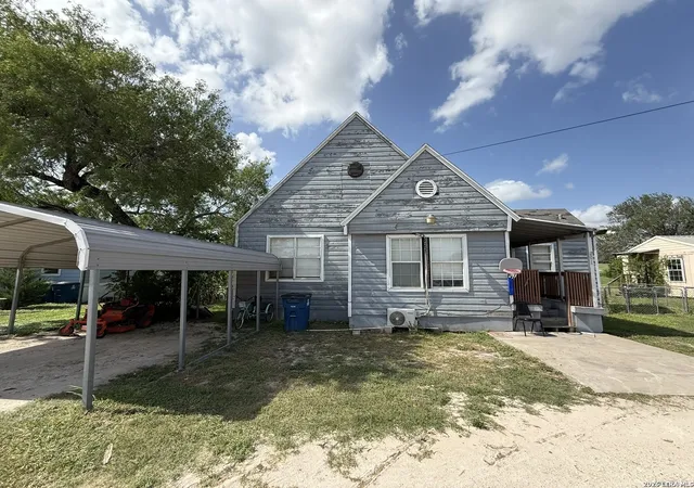 3rd image of 207 Mcgloin St, Three Rivers, TX 78071 | MLS# 2000460