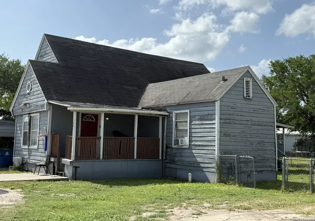 4th image of 207 Mcgloin St, Three Rivers, TX 78071 | MLS# 2000460