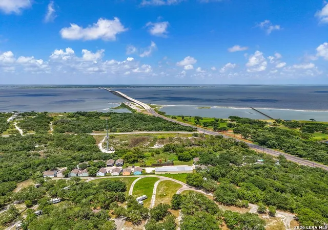 Listing Photo 2 - Condo for sale in building located at 5481 Hwy 35 N, Rockport, TX 78382 - Unit #9