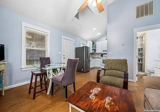 Listing Photo 5 - Condo for sale in building located at 5481 Hwy 35 N, Rockport, TX 78382 - Unit #9
