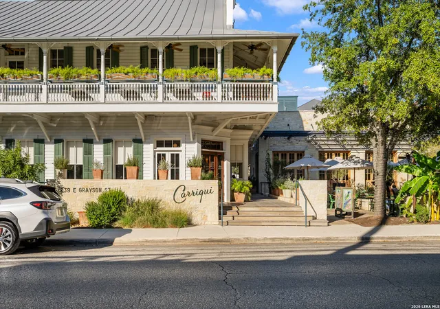2nd image of 719 E Locust, San Antonio, TX 78212